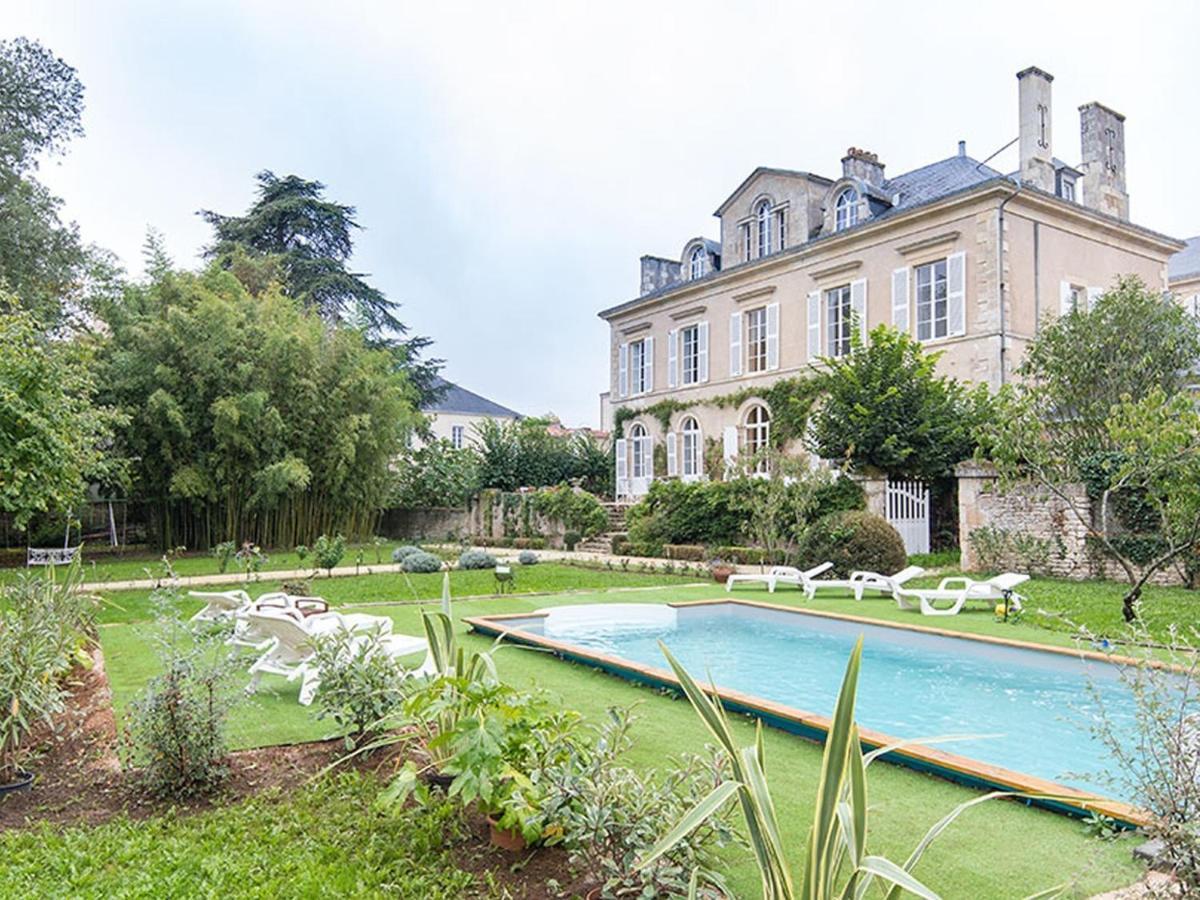 Hotel Chambre D'Hotes La Maison De Maitre Fontenay-le-Comte Exterior foto