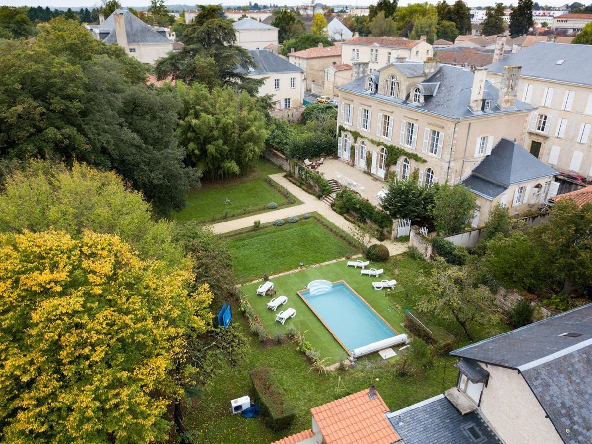 Hotel Chambre D'Hotes La Maison De Maitre Fontenay-le-Comte Exterior foto