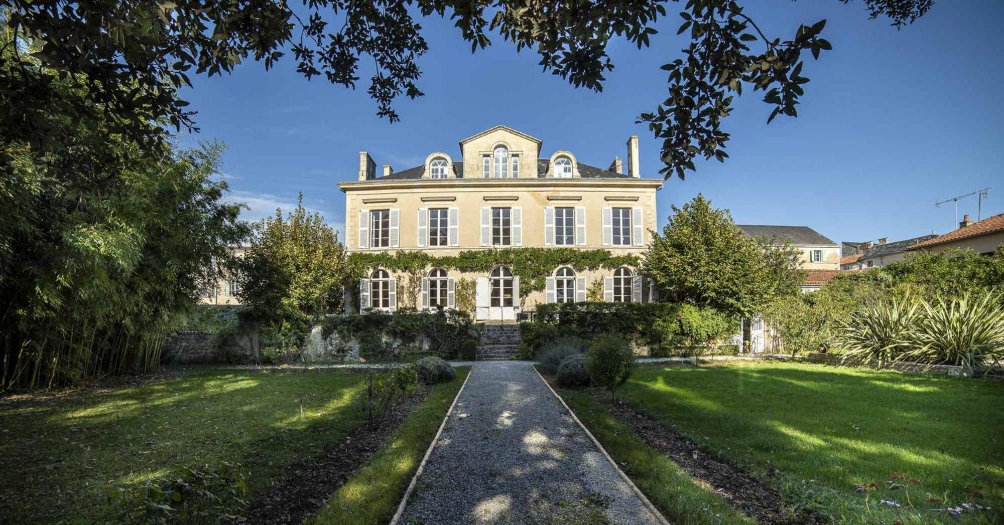 Hotel Chambre D'Hotes La Maison De Maitre Fontenay-le-Comte Habitación foto